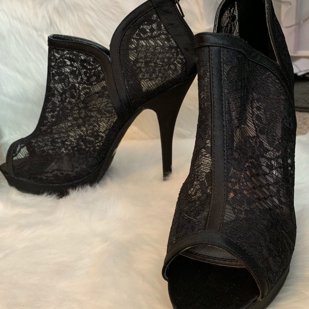 Size 10 Deb Black Heels